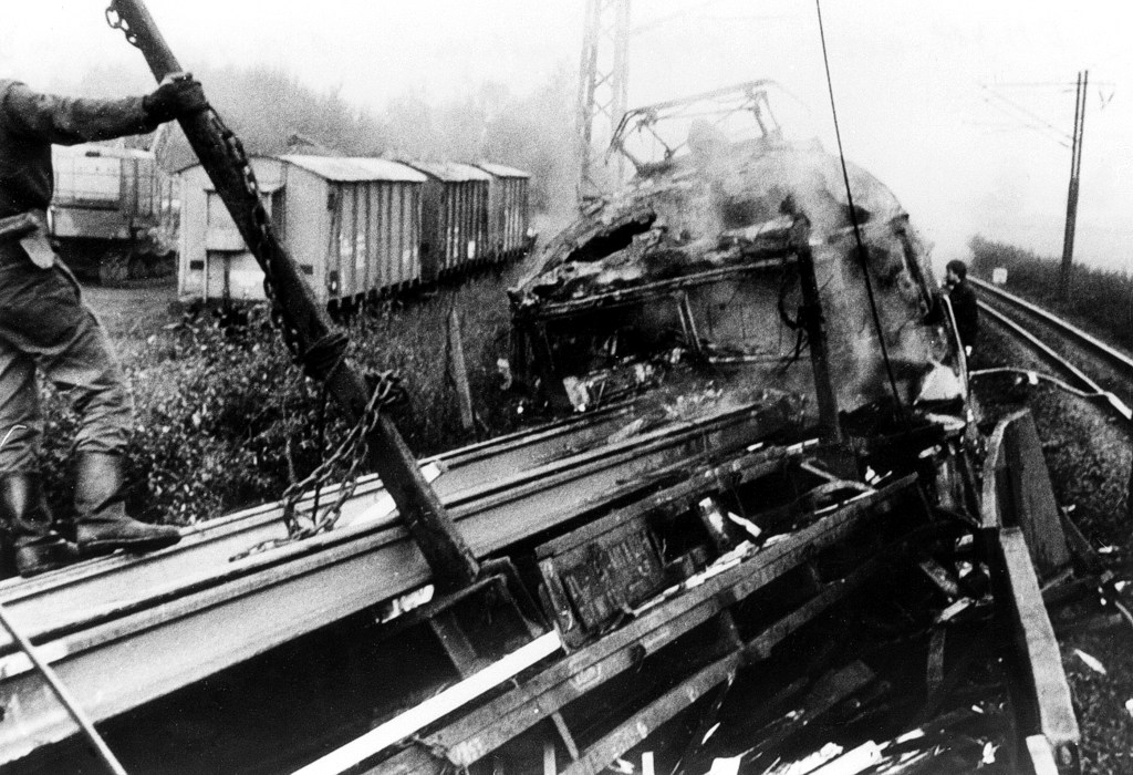 [1024x700] 460022c.jpg