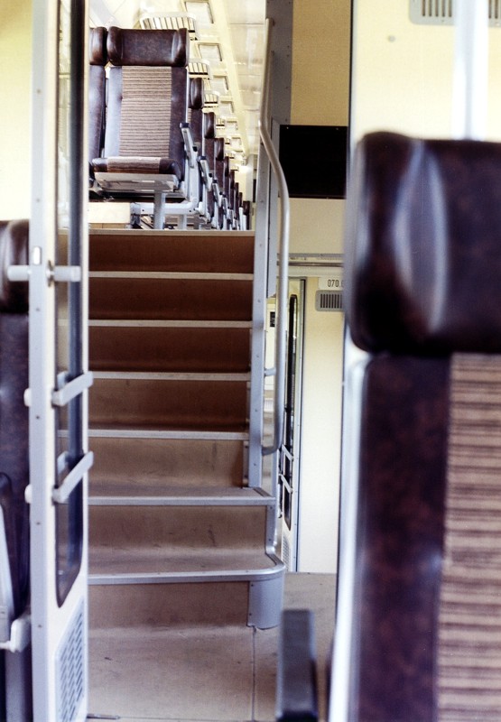 [555x800] 070001inter2.jpg