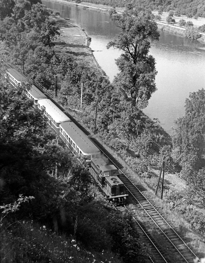 [700x900] 725087b.jpg