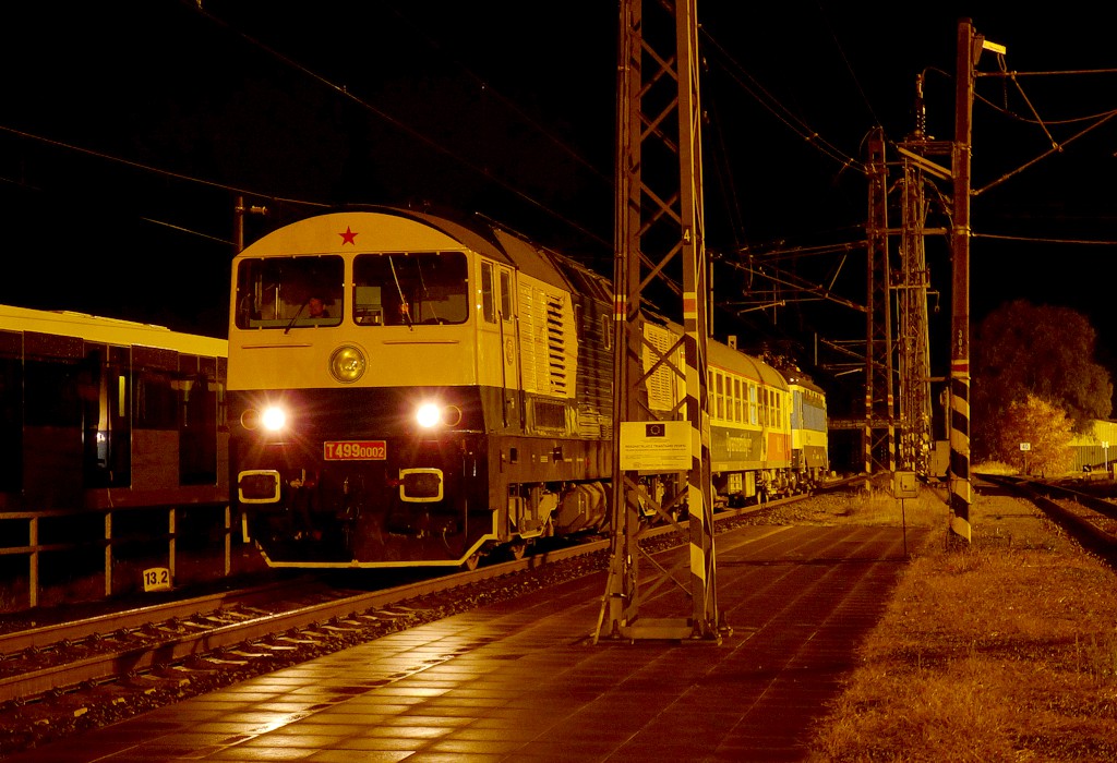 [1024x700] 759002e5s.jpg