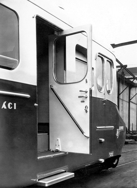 [560x768] 825dvere.jpg