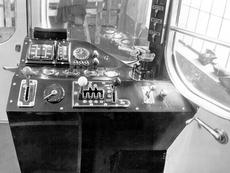 [800x600] 825pult.jpg