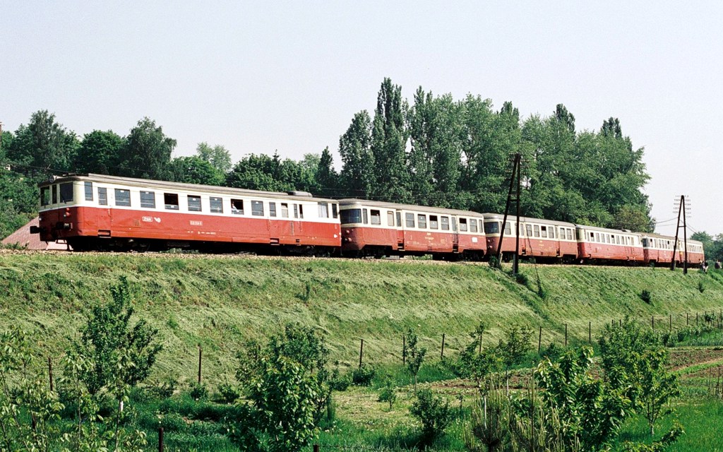 [1024x640] 830004d.jpg