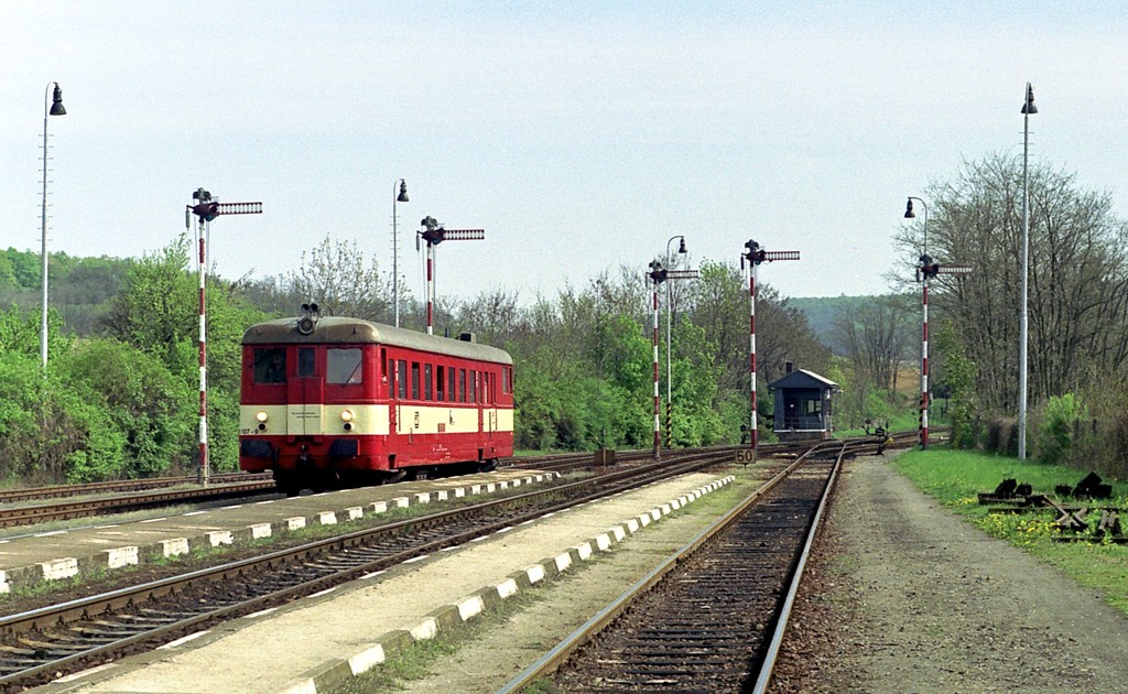 [1024x630] 830107g.jpg