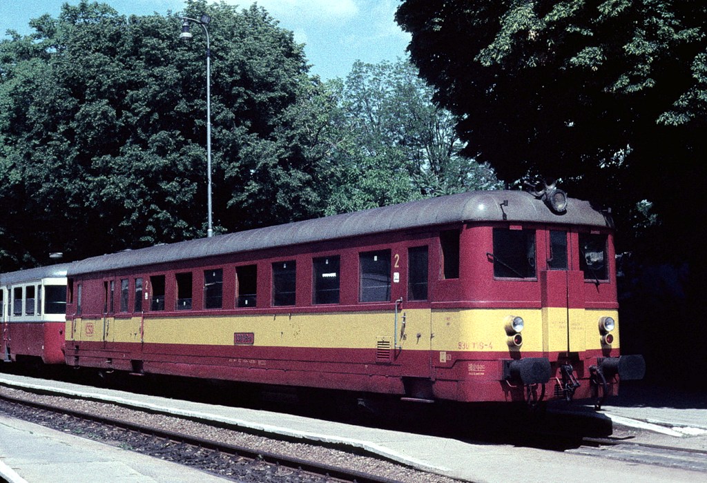 [1024x700] 830119a.jpg