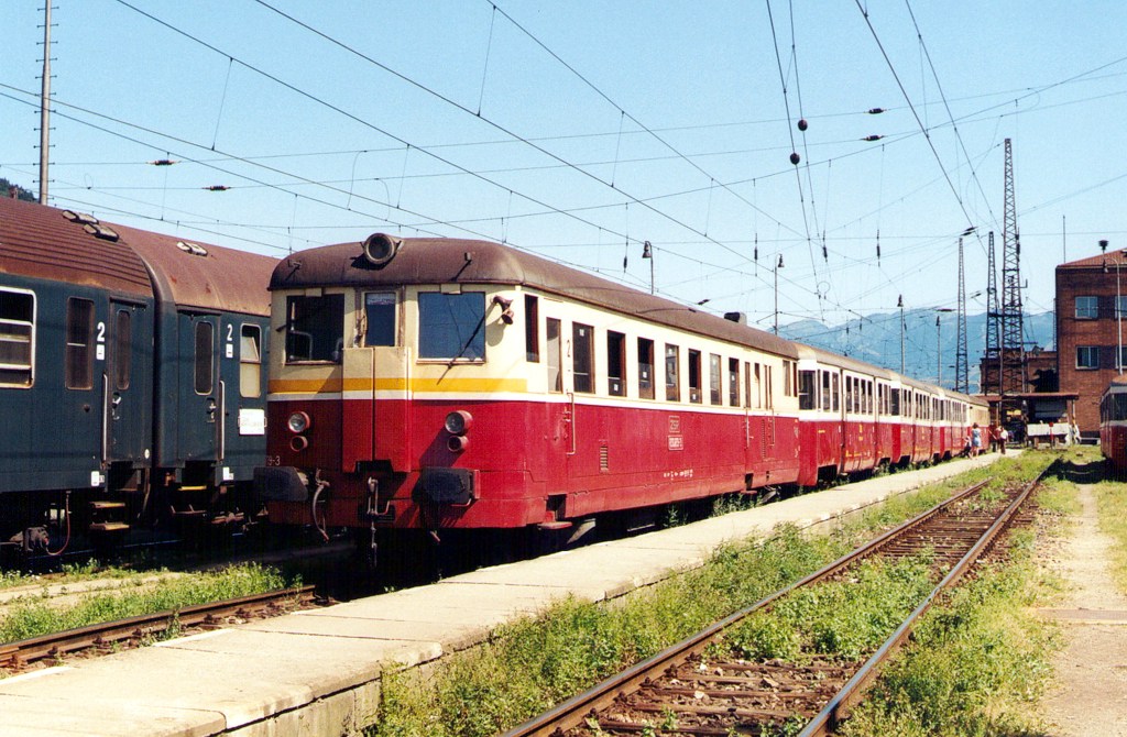 [1024x670] 830209e.jpg