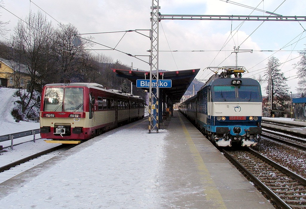 [1024x700] 835201r.jpg