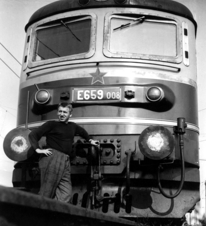 [700x768] E659celo.jpg